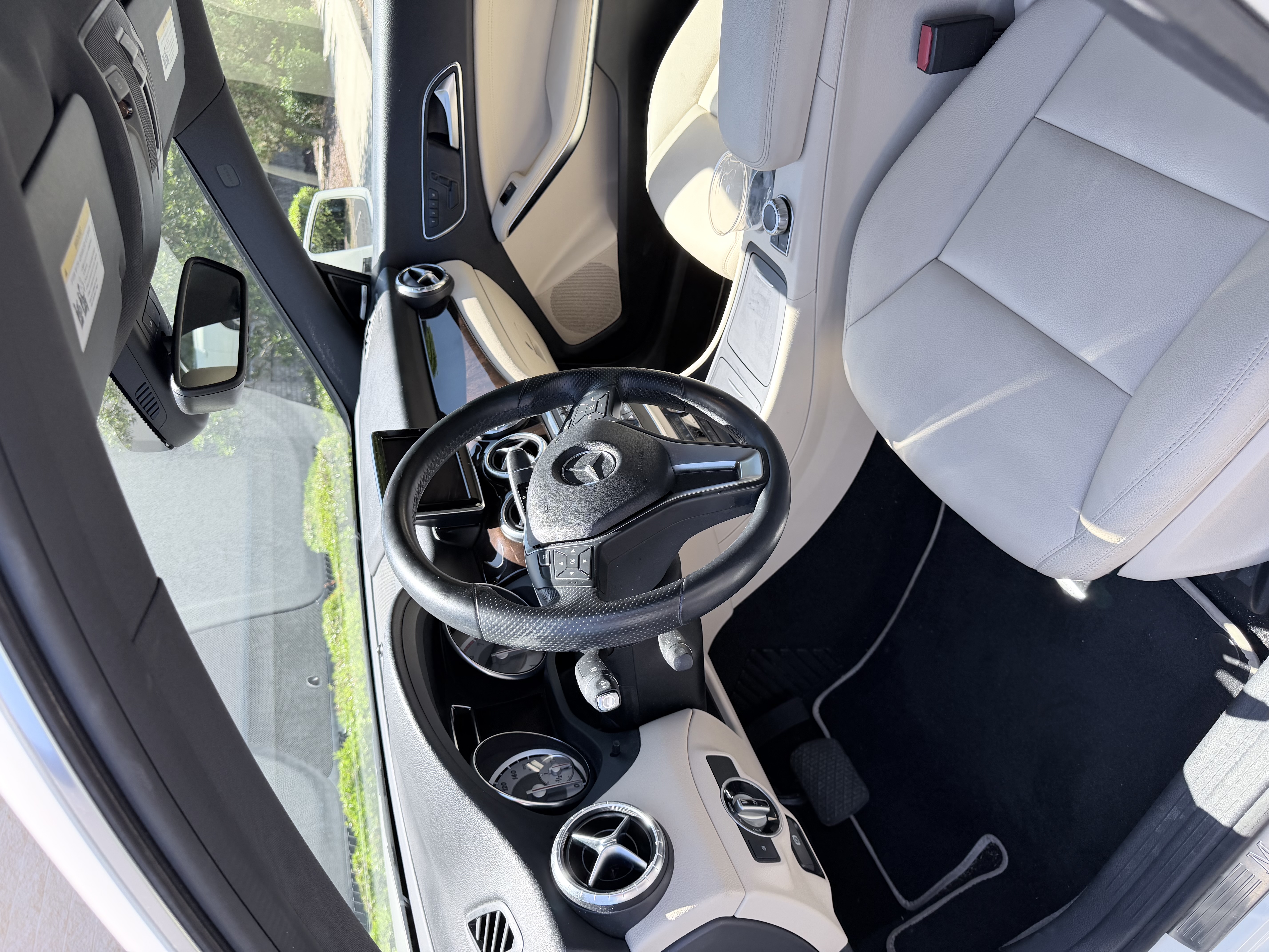 Used 2014 Mercedes-Benz CLA 250 image 2