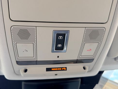 Used 2018 Land Rover Discovery Sport HSE image 13