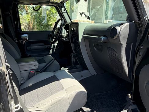 Used 2009 Jeep Wrangler X AWD/4WD image 6