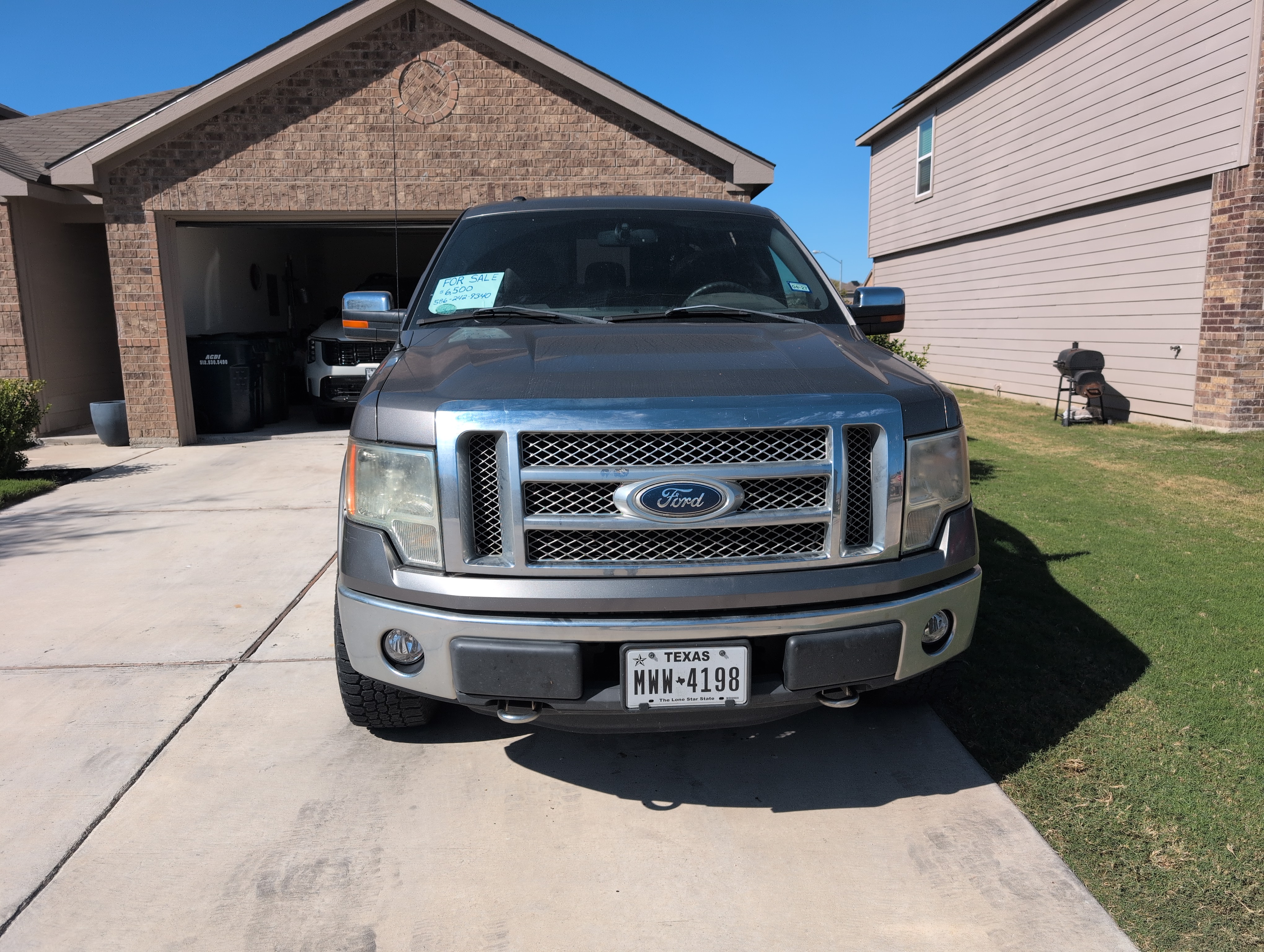 Used 2011 Ford F150 Lariat w/ Lariat Chrome Pkg AWD/4WD image 2