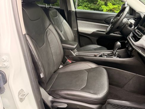 Used 2022 Jeep Compass Latitude AWD/4WD image 19
