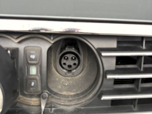 Used 2018 Audi A3 e-tron Premium w/ Sport Package image 17