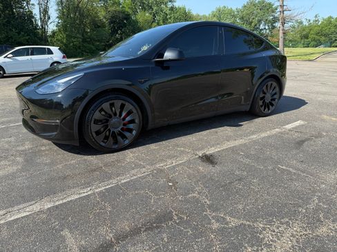 Used 2022 Tesla Model Y Performance AWD/4WD image 2