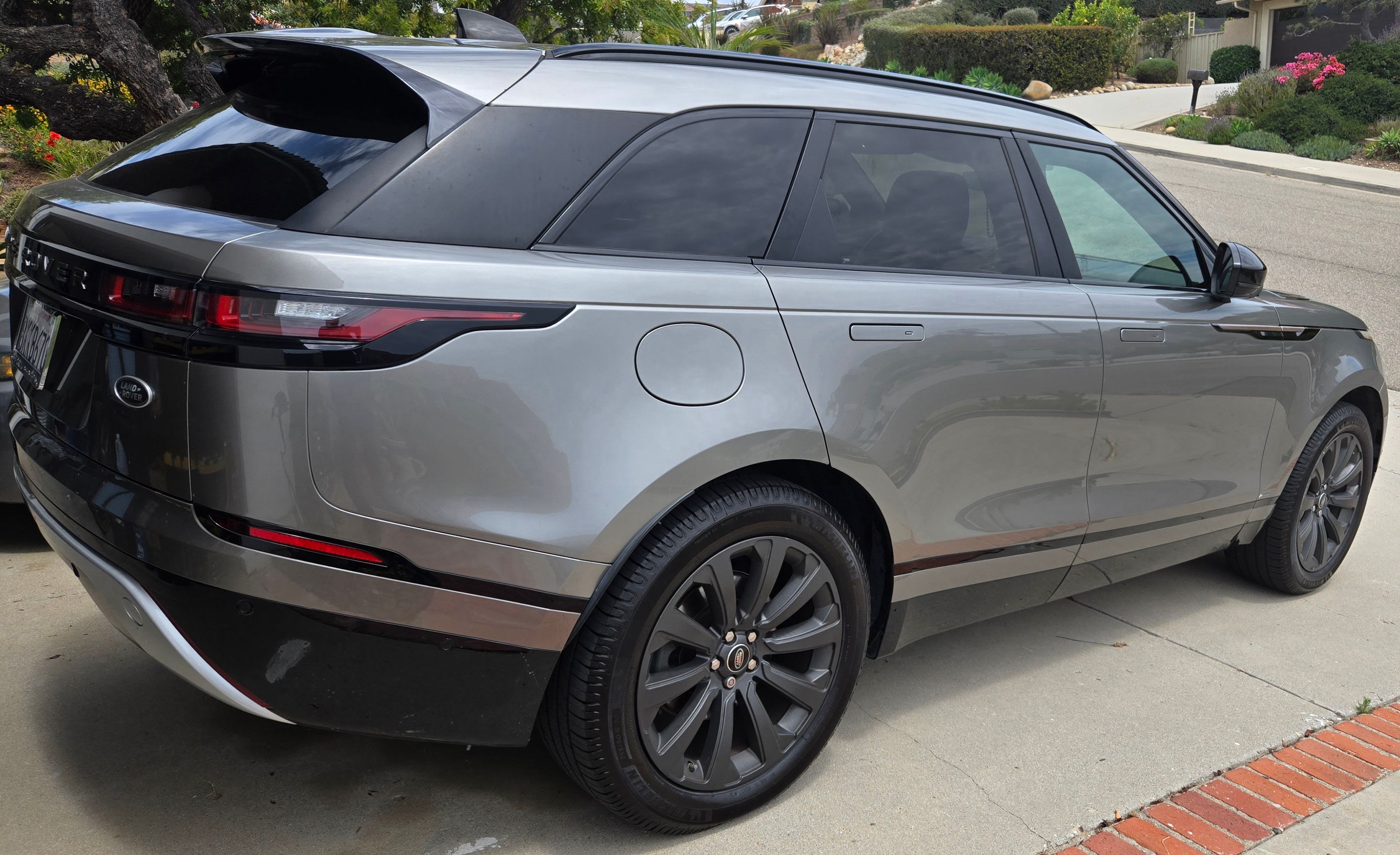 Used 2019 Land Rover Range Rover Velar R-Dynamic SE AWD/4WD image 2