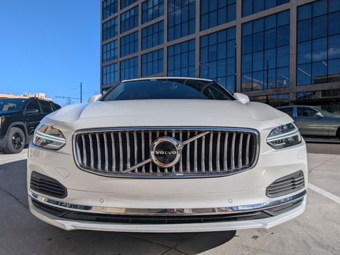 Used 2023 Volvo S90 T8 Ultimate image 5