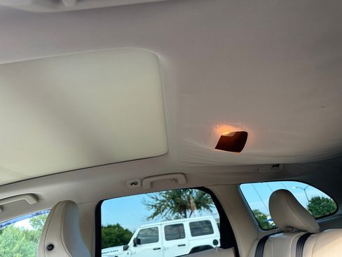 Used 2010 Volvo XC60 T6 R-Design image 15