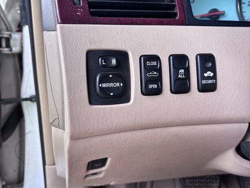 Used 2004 Toyota Solara SLE FWD image 9