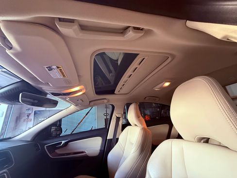 Used 2017 Volvo S60 T5 Inscription Platinum image 12