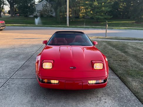 Used 1994 Chevrolet Corvette Coupe image 2