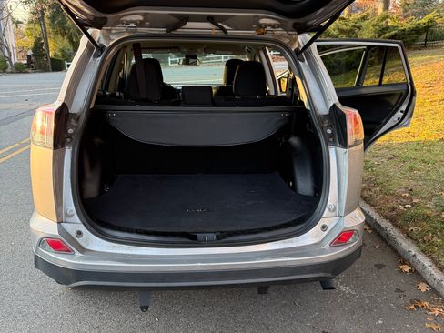 Used 2017 Toyota RAV4 LE image 5