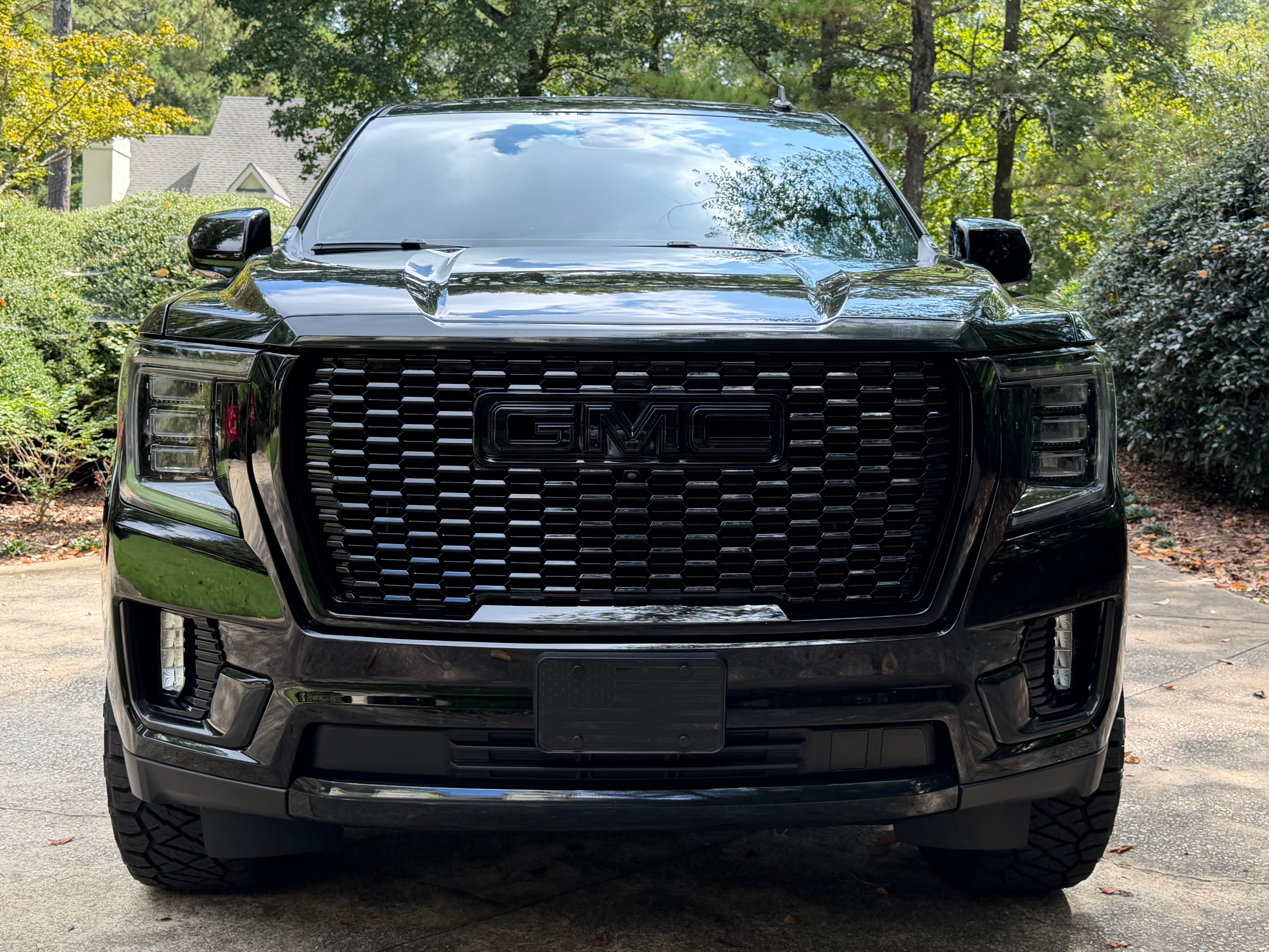 Used 2023 GMC Yukon XL Denali AWD/4WD image 2