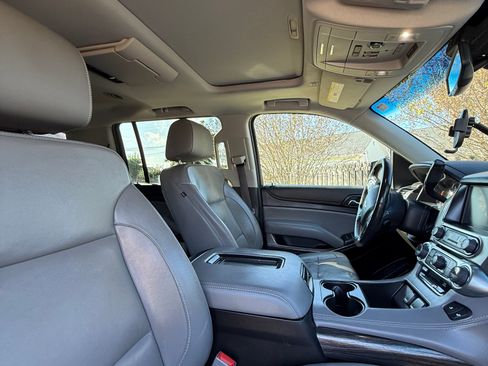 Used 2019 Chevrolet Suburban LT image 8
