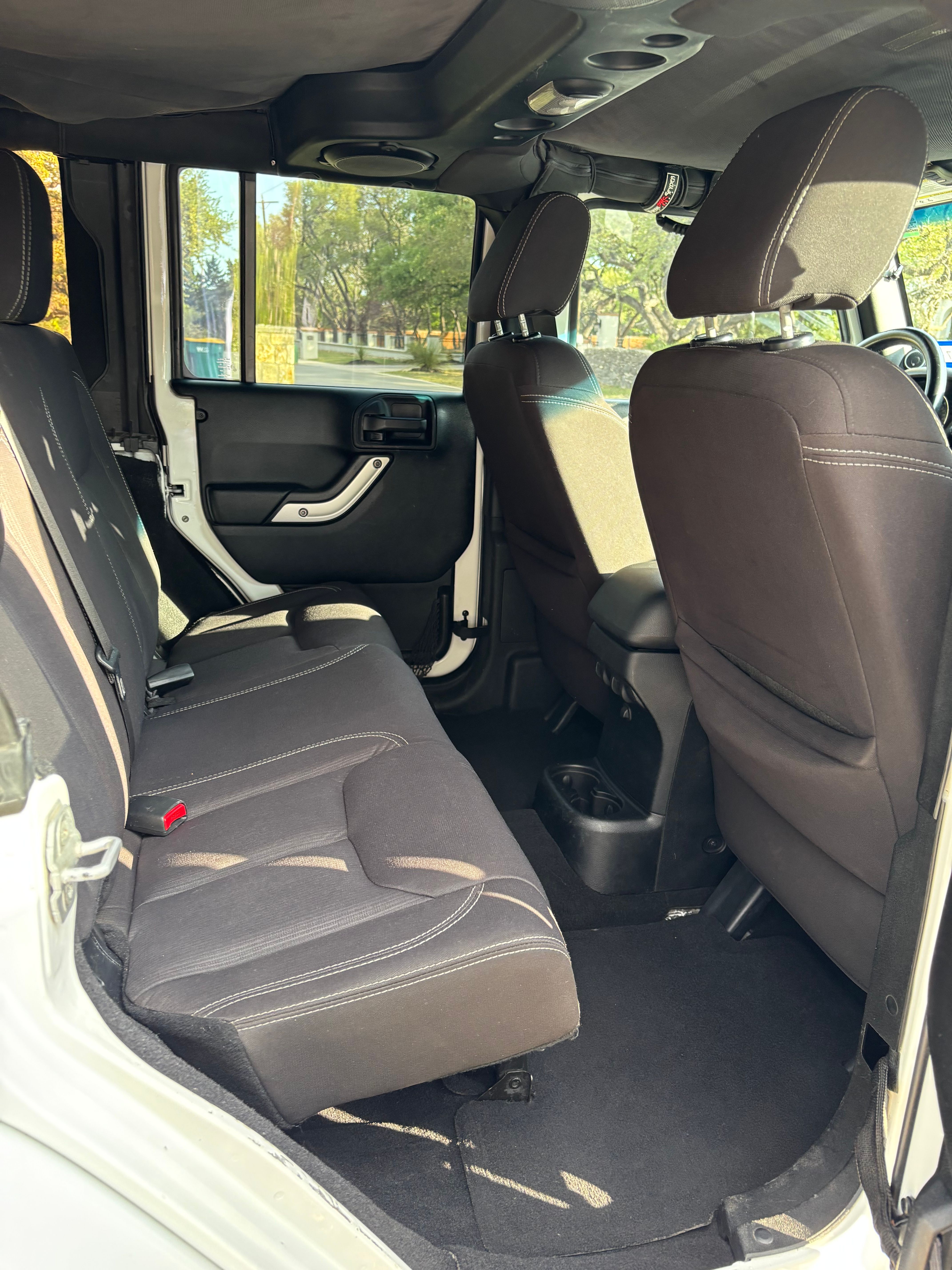 Used 2013 Jeep Wrangler Unlimited Sahara AWD/4WD image 9
