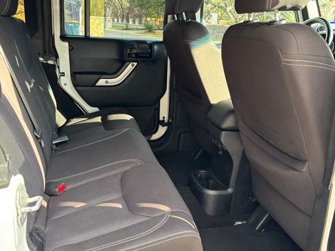 Used 2013 Jeep Wrangler Unlimited Sahara AWD/4WD image 9