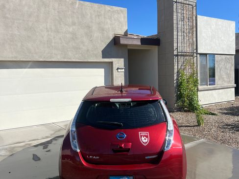 Used 2015 Nissan Leaf S w/ Charge Package image 2