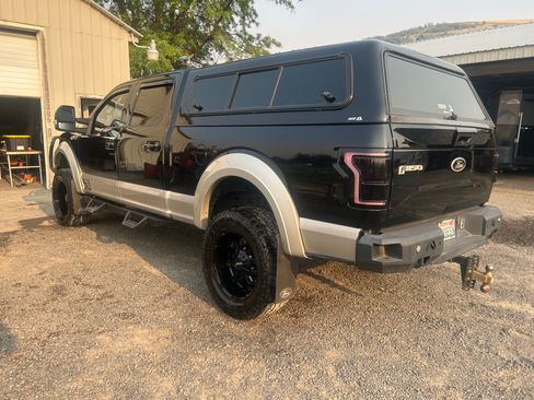 Used 2017 Ford F150 Lariat AWD/4WD image 4