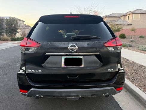 Used 2018 Nissan Rogue SV image 5