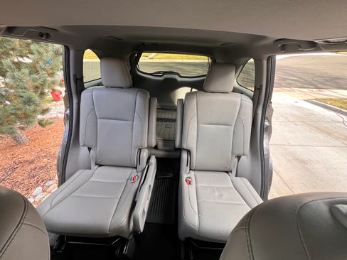 Used 2015 Toyota Highlander XLE image 9