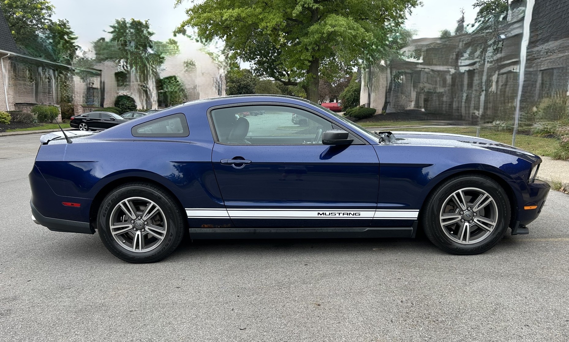 Used 2012 Ford Mustang Premium RWD image 24