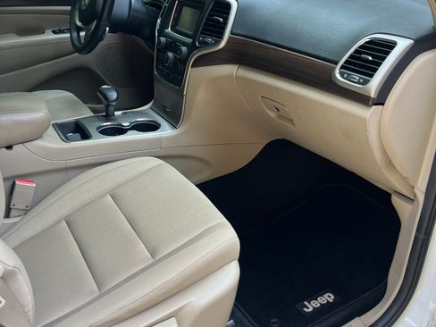 Used 2014 Jeep Grand Cherokee Laredo w/ Quick Order Package 23E RWD image 11