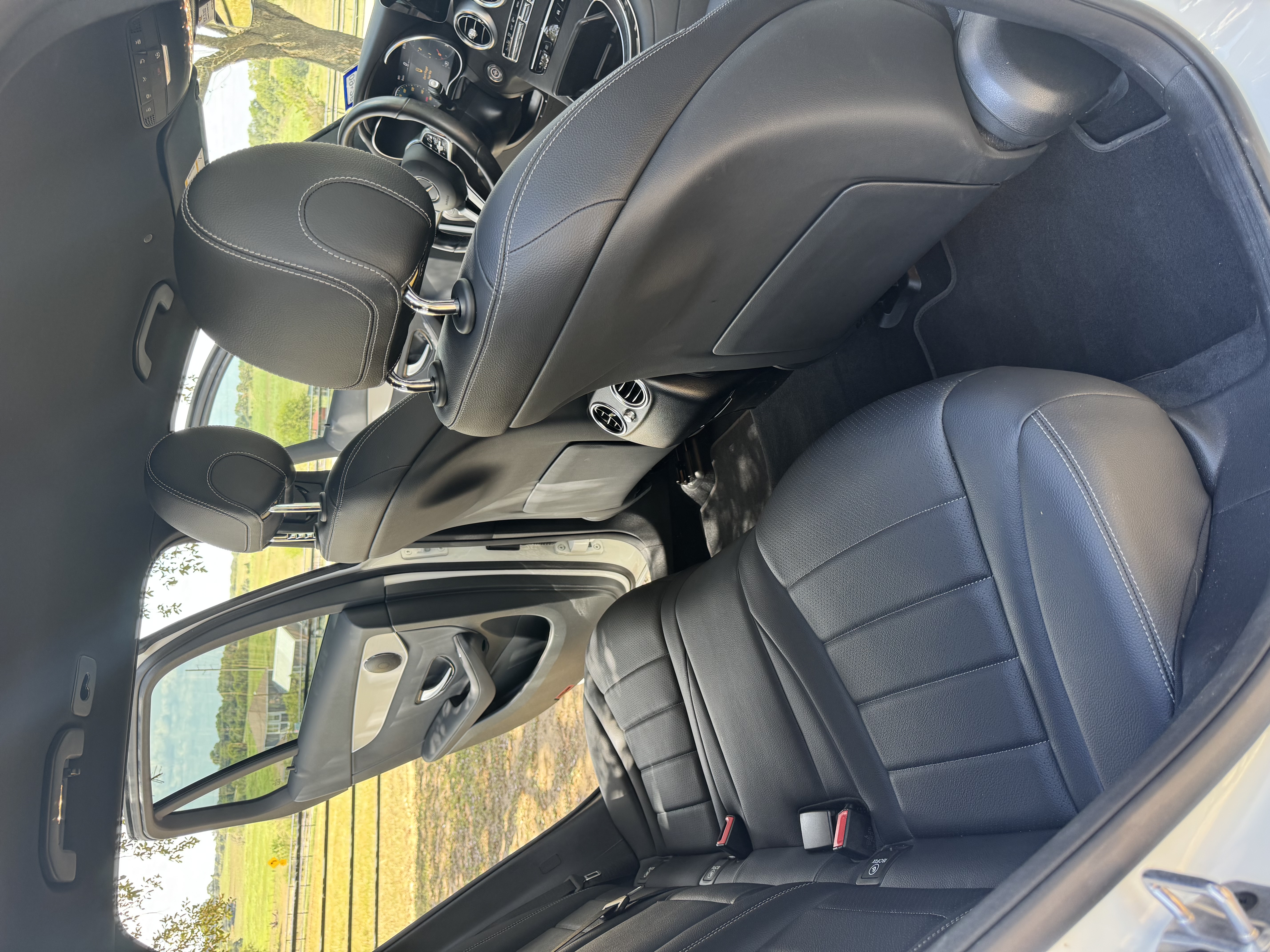 Used 2022 Mercedes-Benz GLC 300 4MATIC image 11