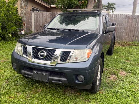 Used 2018 Nissan Frontier SV AWD/4WD image 1