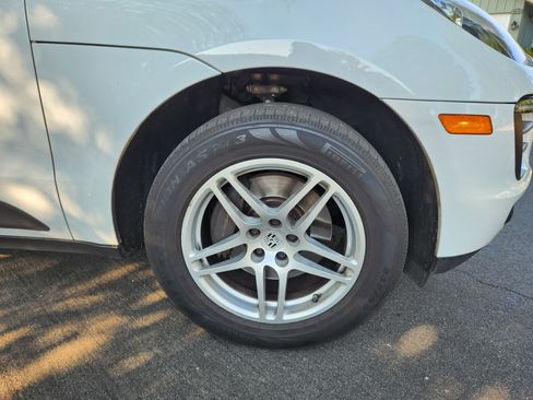 Used 2018 Porsche Macan Sport Edition image 30