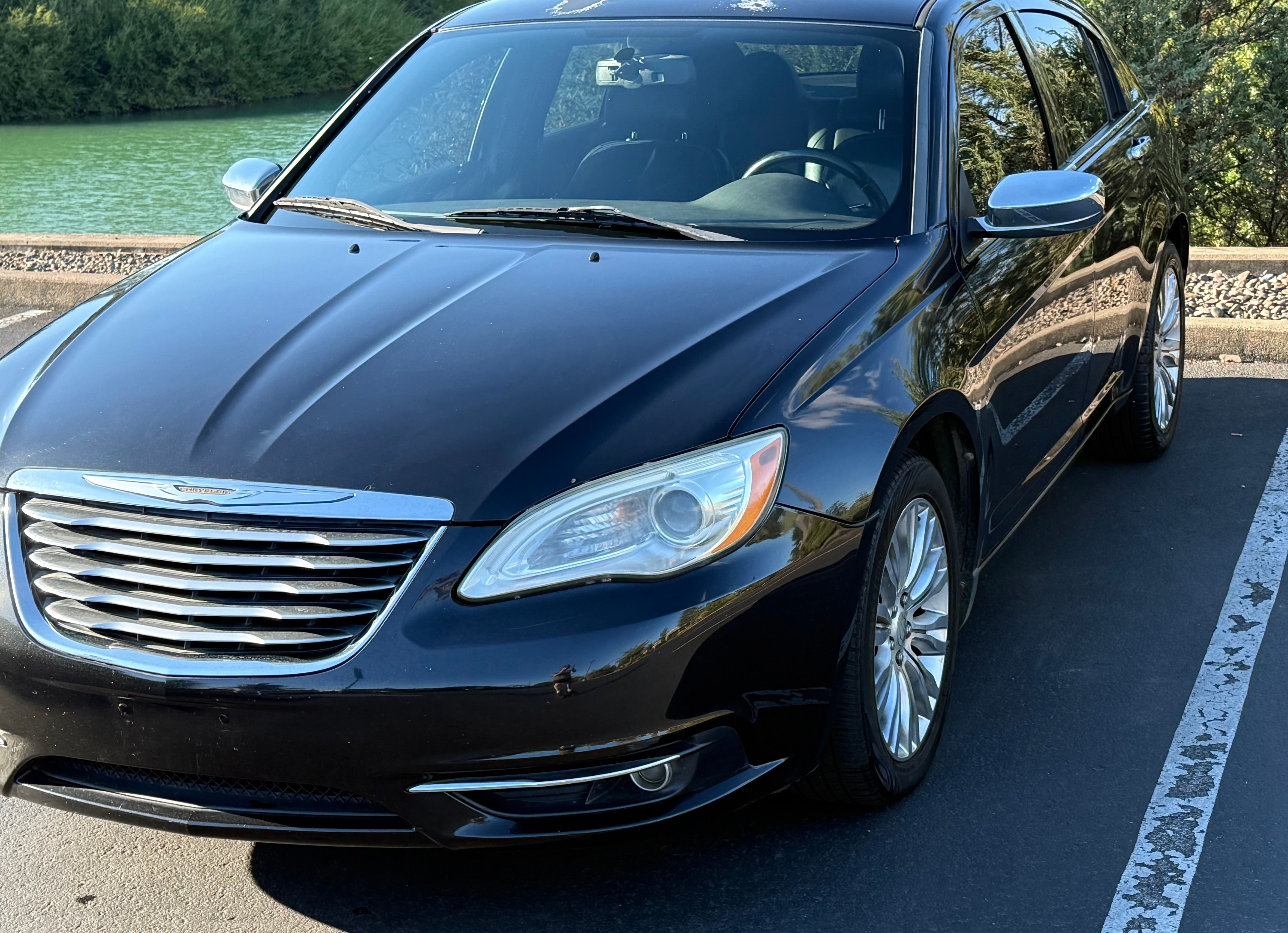 Used 2011 Chrysler 200 Limited FWD image 2