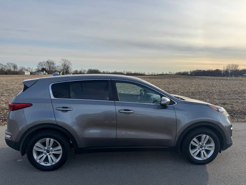 Used 2017 Kia Sportage LX image 2