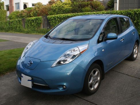 Used 2011 Nissan Leaf FWD image 1