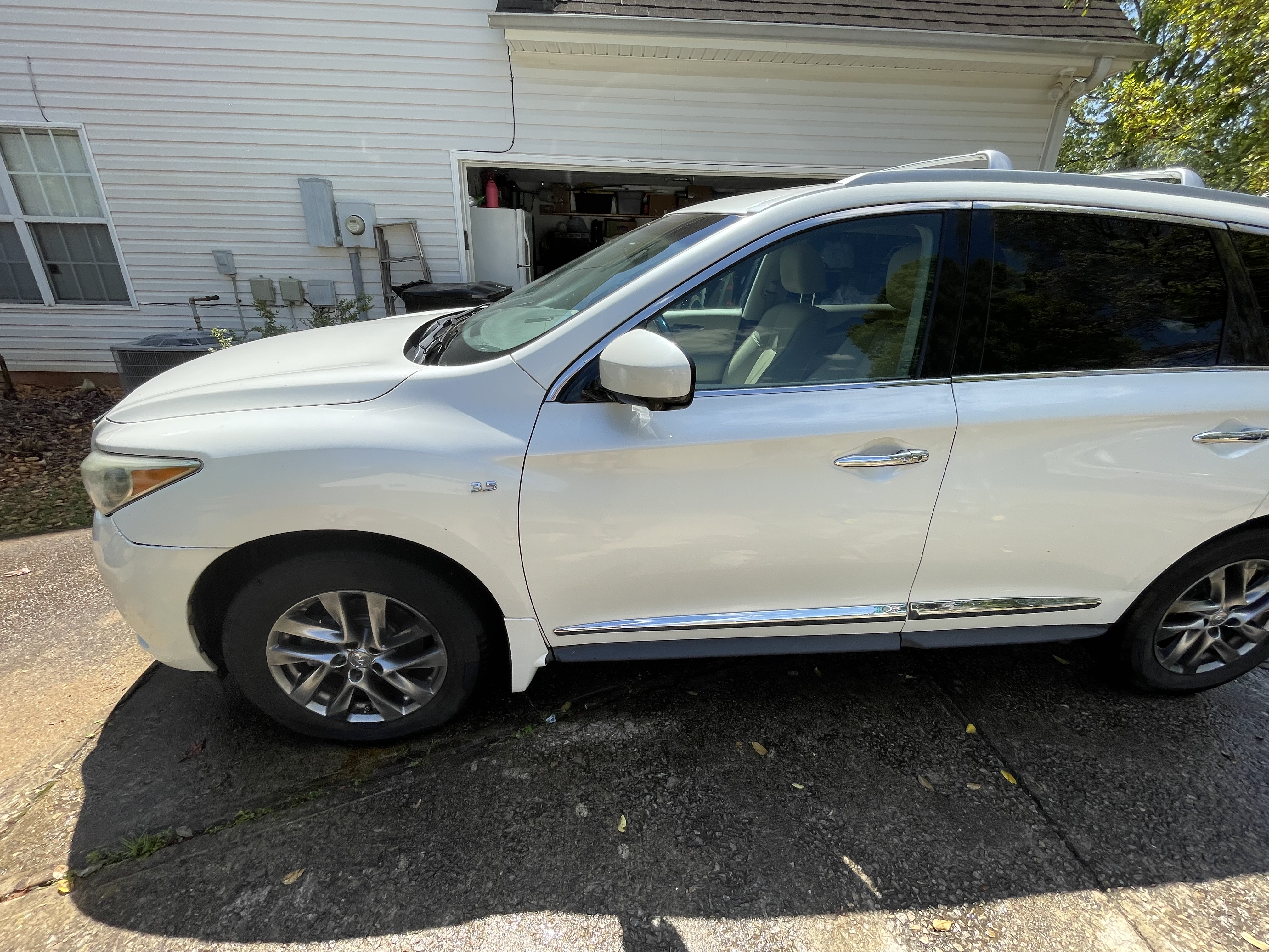 Used 2015 INFINITI QX60 Luxe w/ Premium Plus Package AWD/4WD image 2