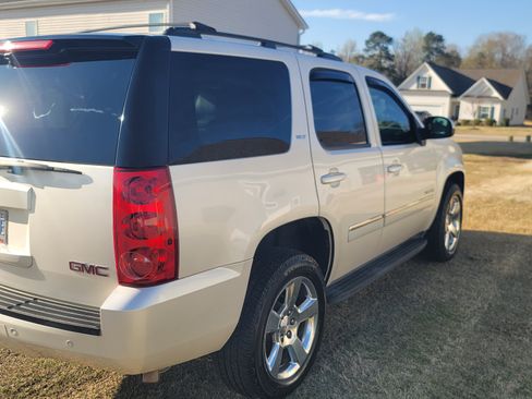 Used 2012 GMC Yukon SLT w/ SLT-2 Equipment Package image 4