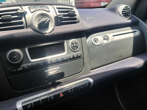 Used 2013 smart fortwo passion image 9