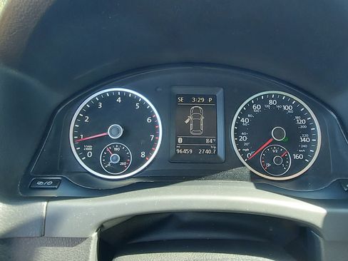 Used 2014 Volkswagen Tiguan SE image 2