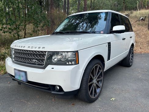 Used 2010 Land Rover Range Rover HSE image 1