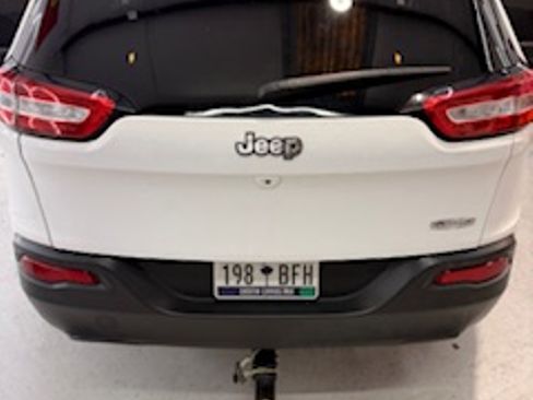 Used 2017 Jeep Cherokee Latitude FWD image 6
