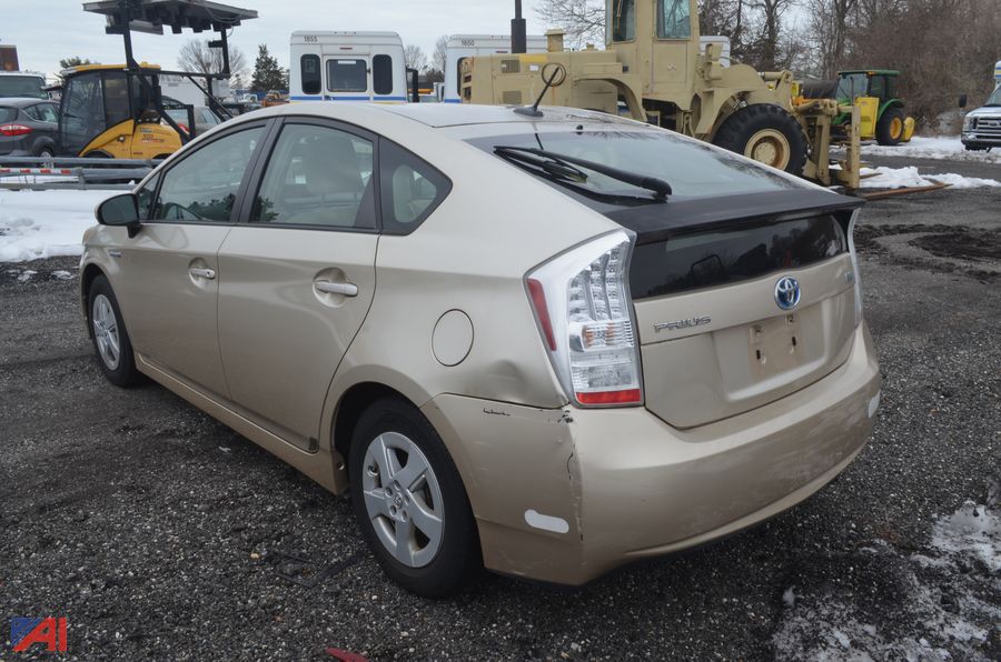 Used 2010 Toyota Prius Three FWD image 2