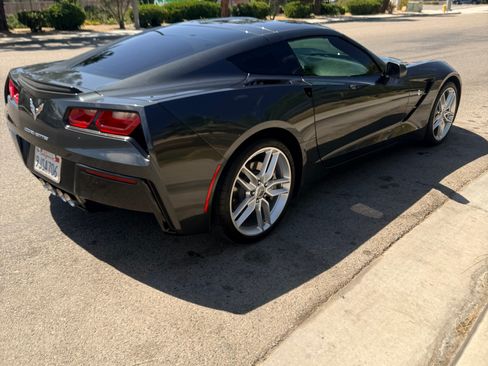 Used 2019 Chevrolet Corvette Stingray Coupe w/ 1LT RWD image 18
