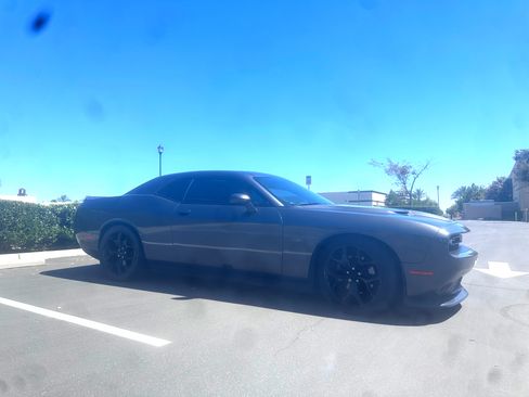 Used 2016 Dodge Challenger R/T Plus RWD image 9