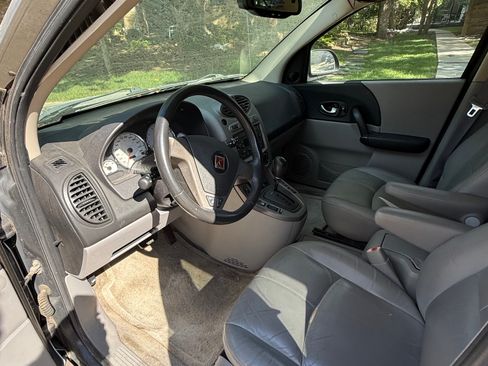 Used 2004 Saturn Vue AWD V6 w/ Leather Appointments Pkg image 12