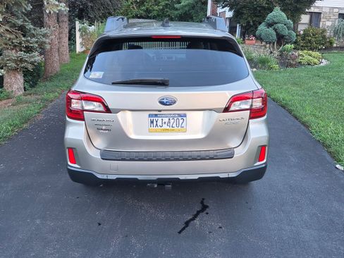 Used 2016 Subaru Outback 2.5i Limited AWD/4WD image 5