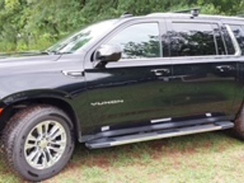 Used 2022 GMC Yukon XL SLE AWD/4WD image 1