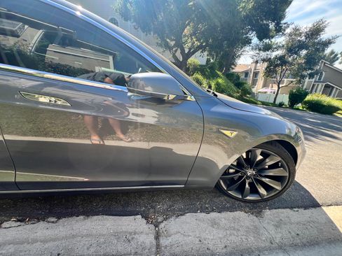 Used 2014 Tesla Model S P85 image 12