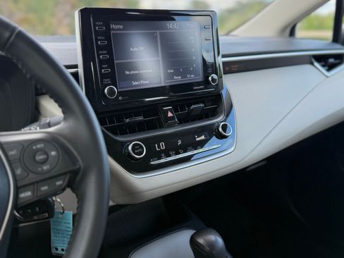 Used 2021 Toyota Corolla LE image 10