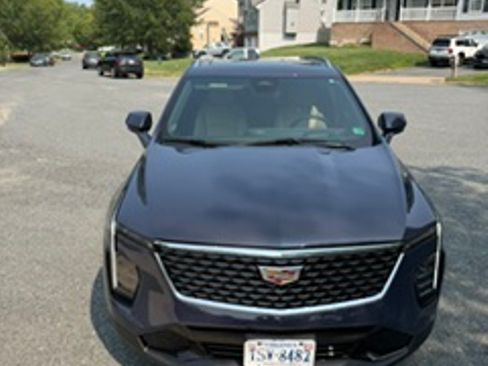 Used 2025 Cadillac XT4 Premium Luxury w/ Technology Package AWD/4WD image 10