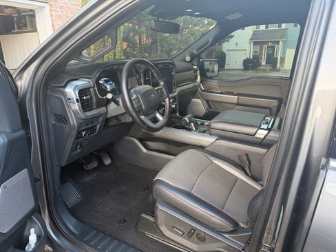 Used 2025 Ford F150 Lariat w/ Equipment Group 501A Mid image 12