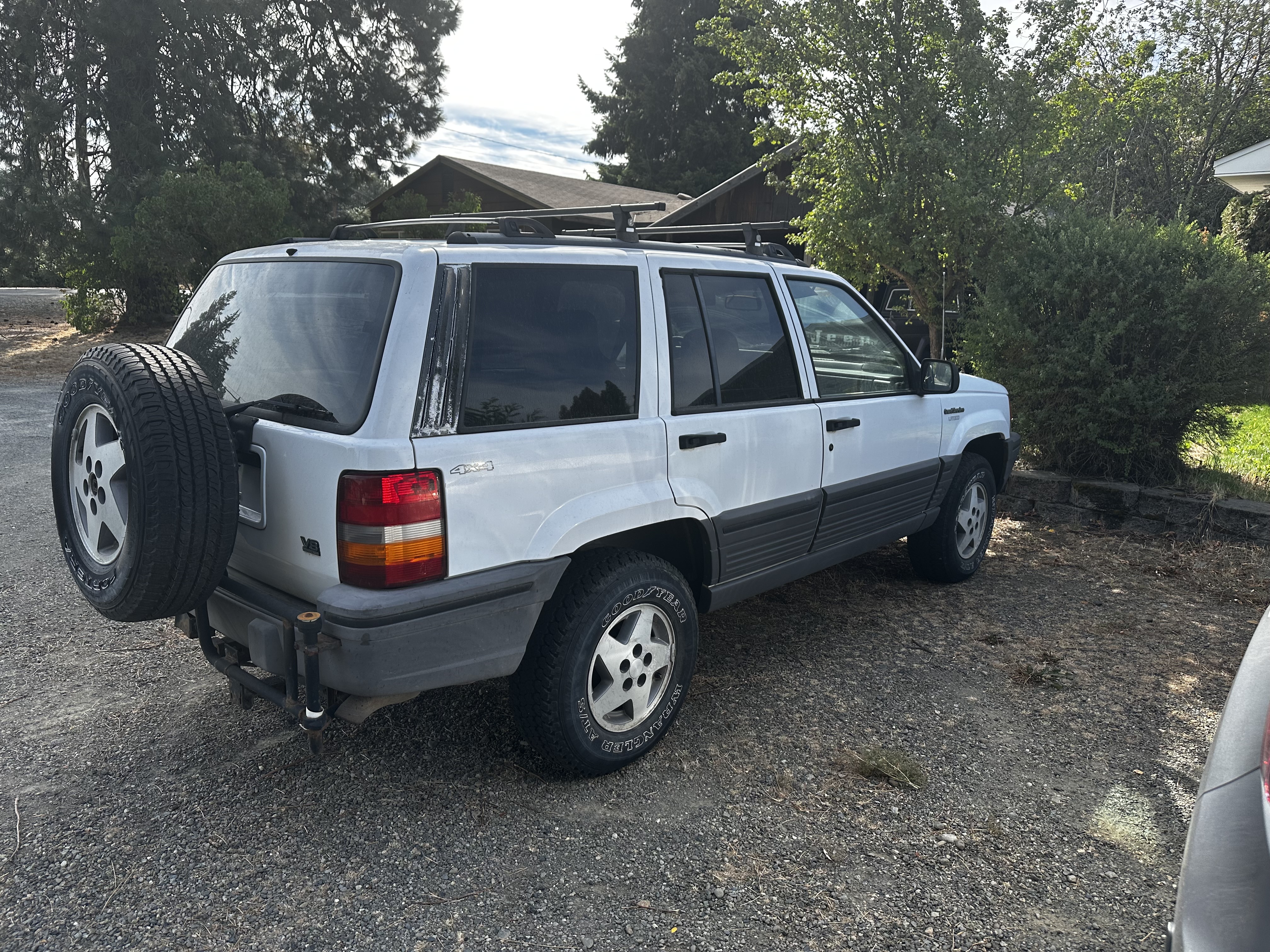 Used 1995 Jeep Grand Cherokee Laredo AWD/4WD image 2
