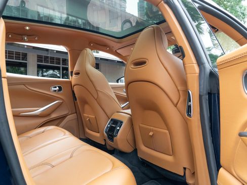 Used 2021 Aston Martin DBX AWD/4WD image 30