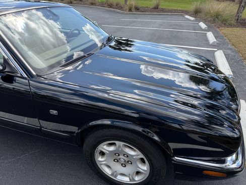 Used 2003 Jaguar XJ8 image 11