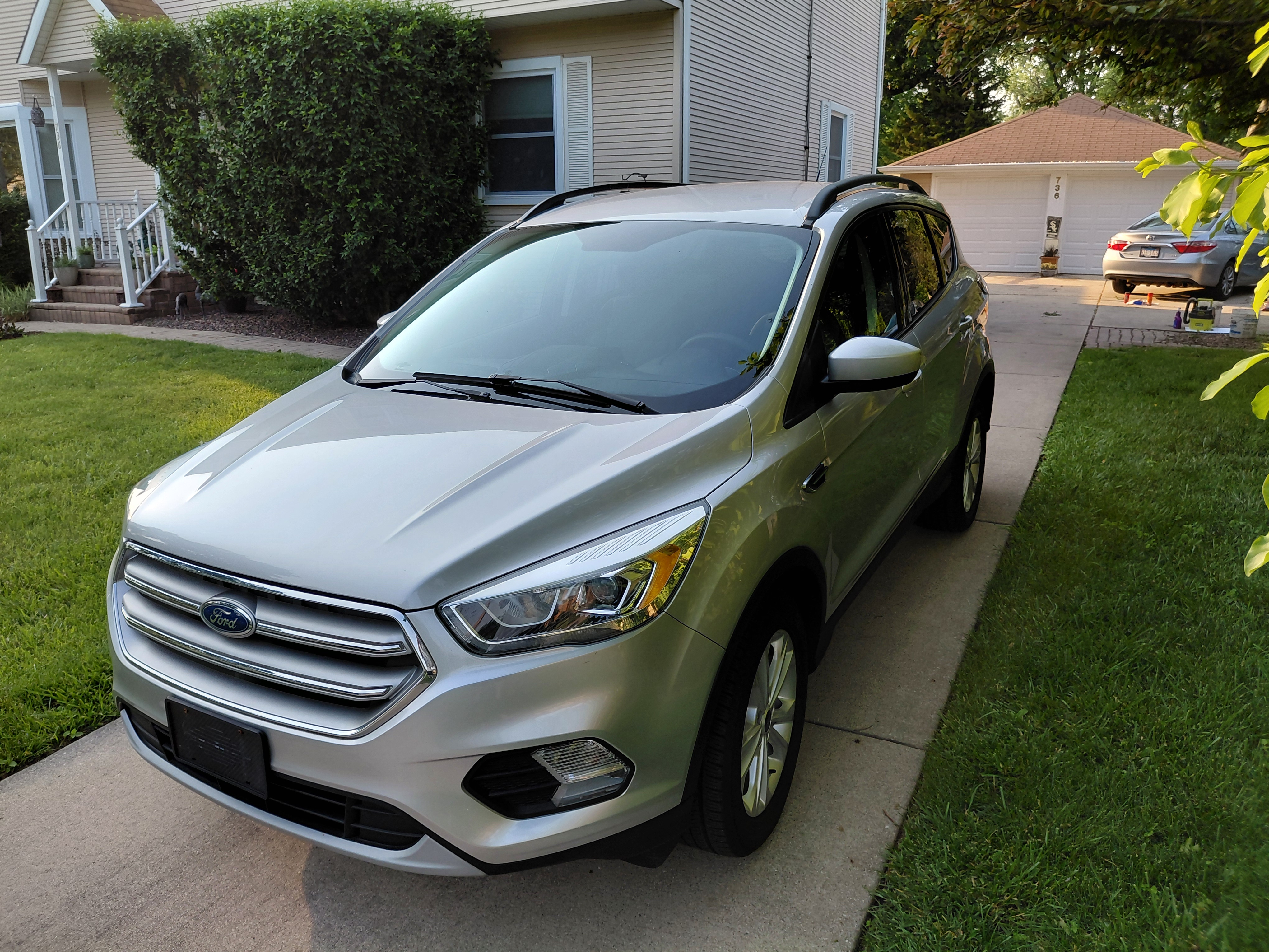 Used 2017 Ford Escape SE w/ Equipment Group 201A FWD image 2
